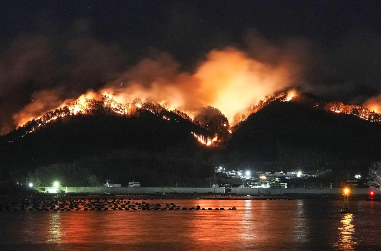 Drama u Japanu: Vatrogasci se bore s najgorim požarom posljednih nekoliko godina